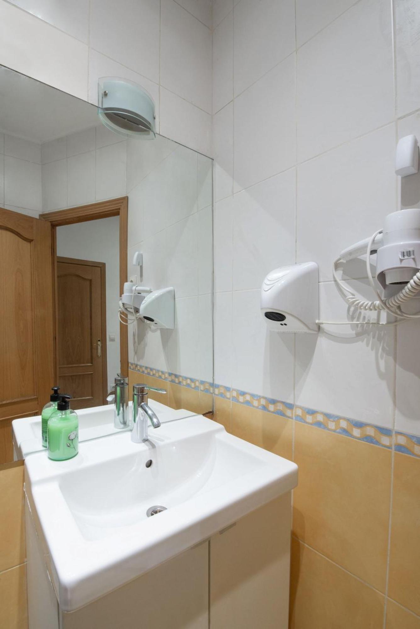 Apartamentos Day Madrid Luna Centro Gran Via Sol Malasana Eksteriør bilde